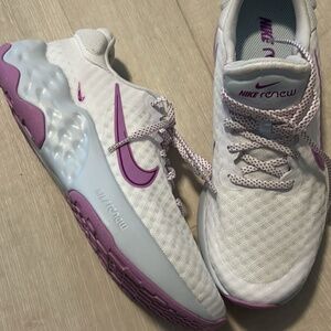 Womens Nike Renew Ride 3 Tennis Shoes - Never worn! Size 9